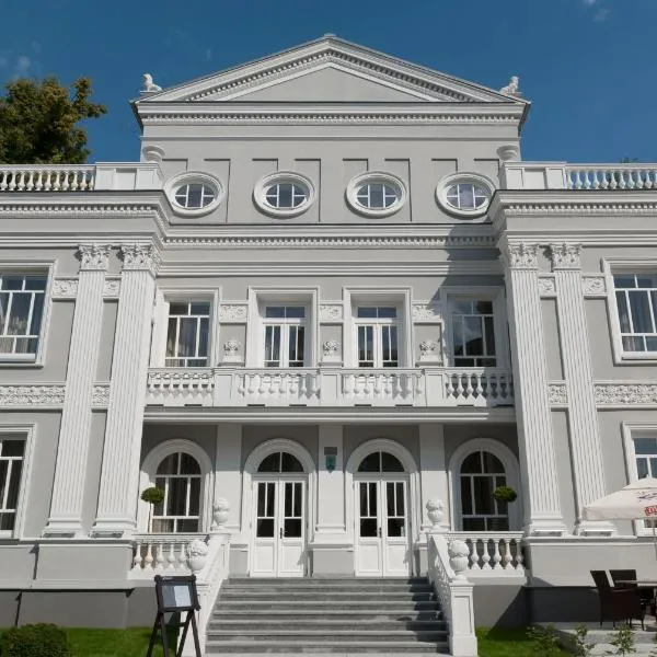 Hotel Willa Hueta: Kielce şehrinde bir otel