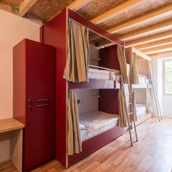 Hostel Antique, hotel in Pula
