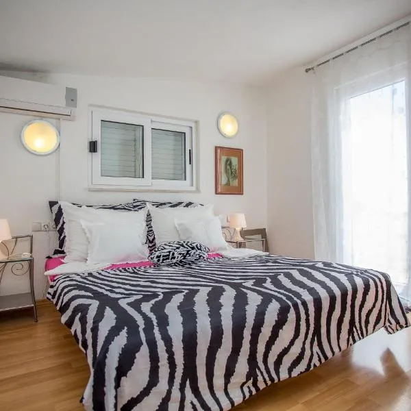 Apartments Lux, hôtel à Makarska