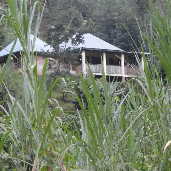 Ruboni Community Camp, hotel in Kasese