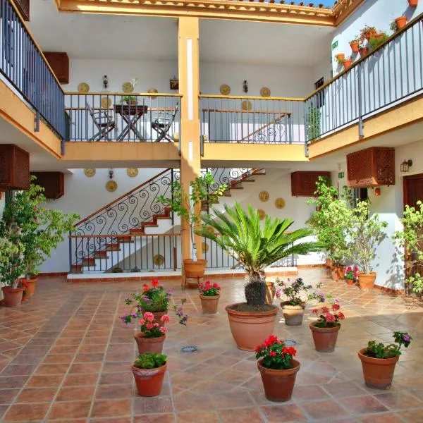 Hotel Posada Casas Viejas, מלון בבנאלופ קסאס וייחאס