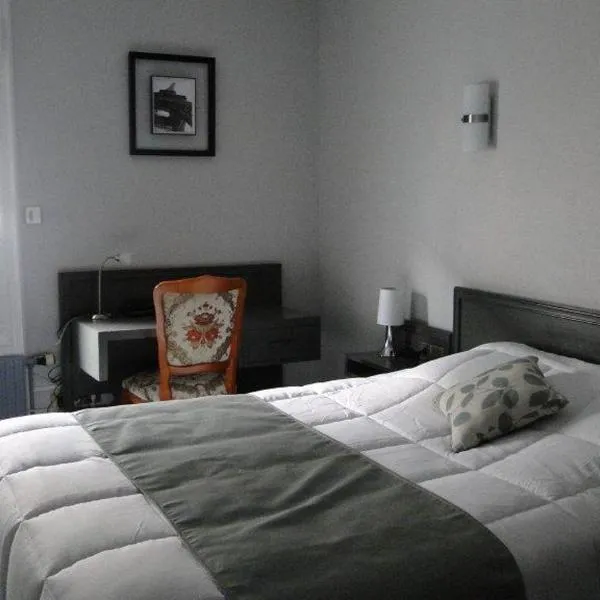 Logis Hotel & Restaurant - Le Saint Sébastien, hotel i Blendecques