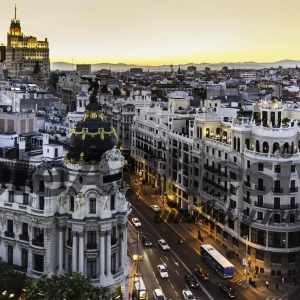 M&F Apartaments Gran Via, hotel in Madrid