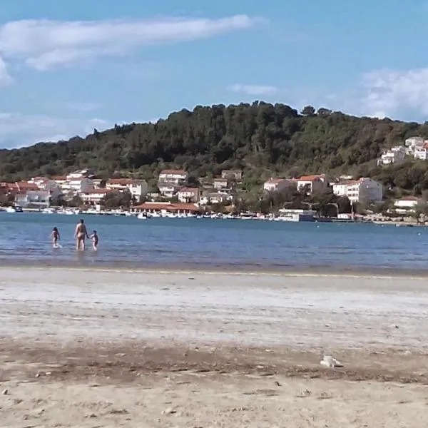 Vera Apartment, ξενοδοχείο σε Rab