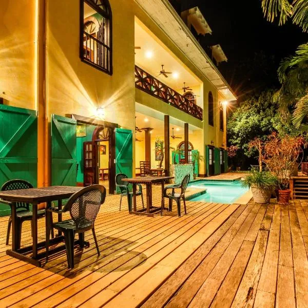 Family Suite @ Mahogany Hall, hotel v destinaci San Ignacio