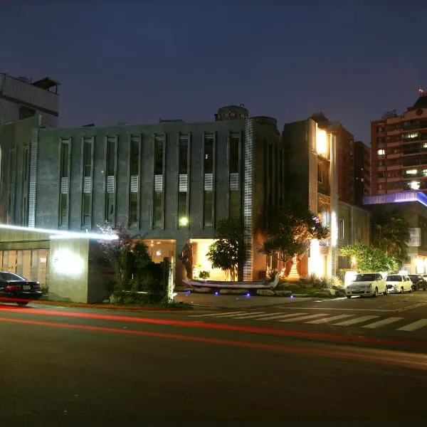 Her Home Spa Motel Chiayi, hotel v destinaci Ťia-i