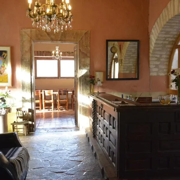 Hotel Amor y Paz, מלון בריאל דה קטורסה