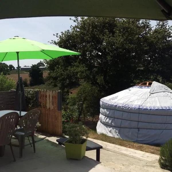 Aux Yourtes de La Fabrique, hôtel à Saint-Florent-des-Bois