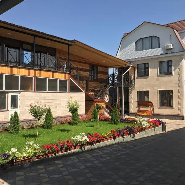 Karakol में, होटल Nomad Hotel