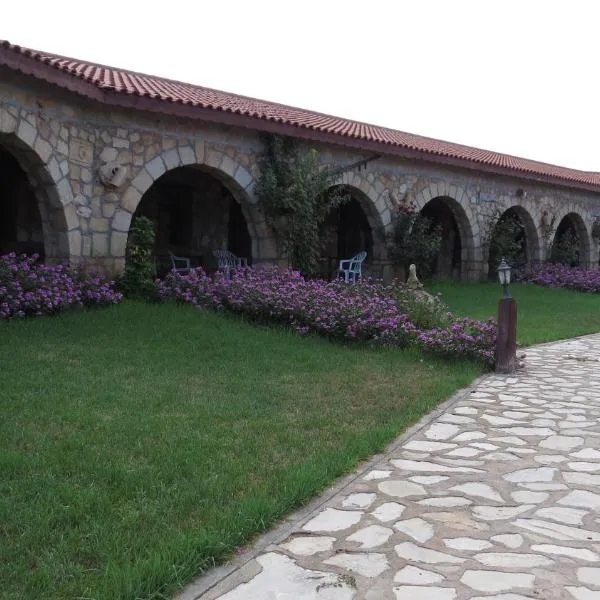 Elausa Hotel & Restaurant、Rizokarpasoのホテル