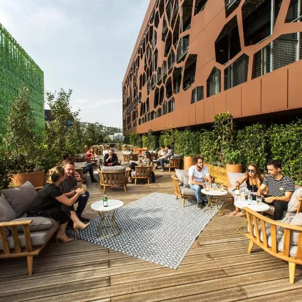 MOB HOTEL Lyon Confluence، فندق في ليون