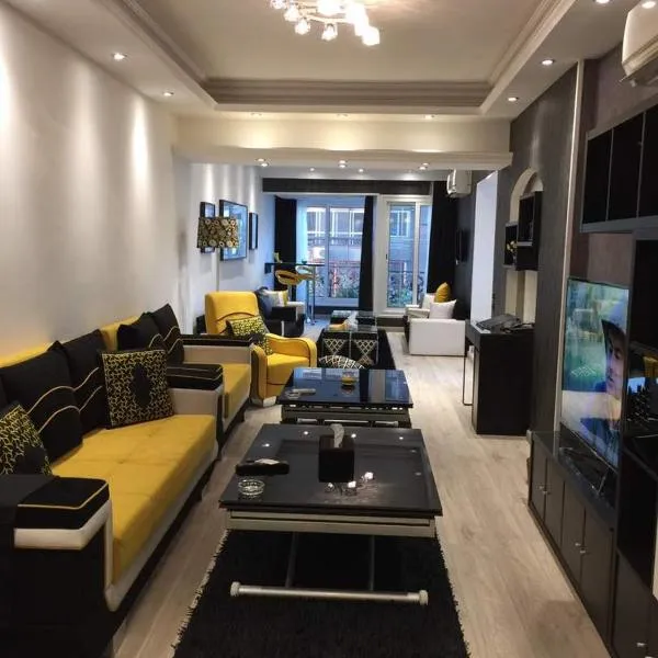 Luxury Mohandeseen Apartment，位于开罗的酒店
