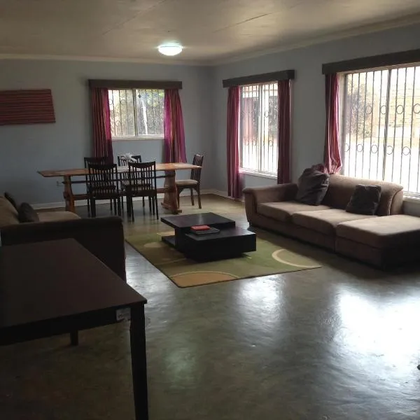 Teule Guest House, hótel í Oloitokitok