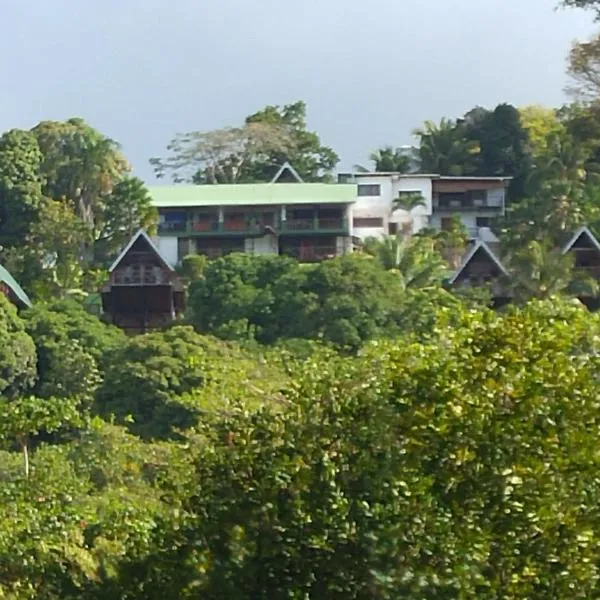 Mango Lodge, hotel di Anse Volbert Village