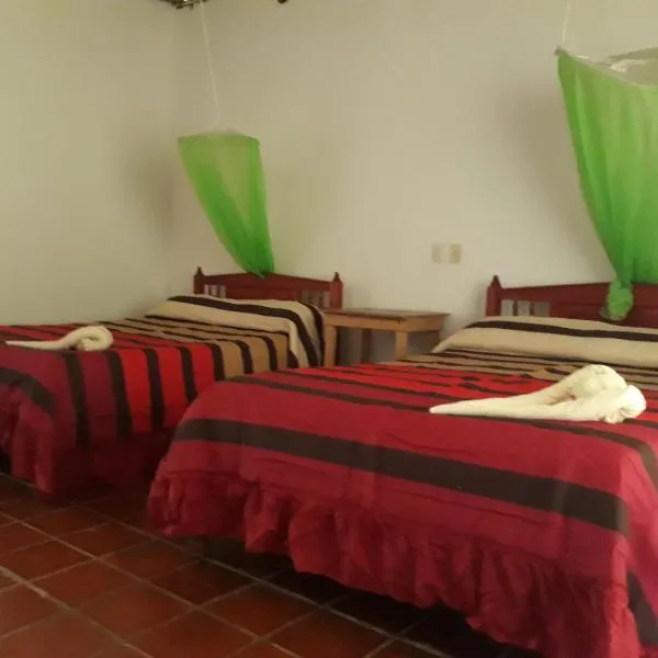 Centro Ecoturistico Ya´ajche, hotel v mestu Lacanjá