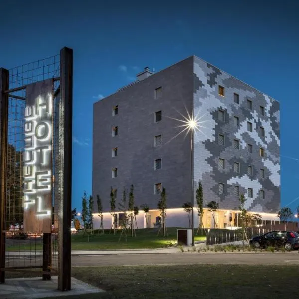 Hotel The Cube, hotel v destinaci Fidenza