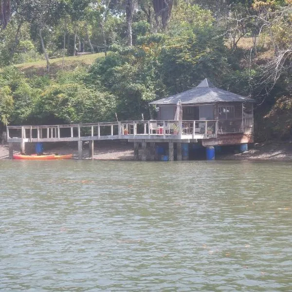 Beached Bungalow Overlooking the Pacific Ocean, hotel v destinaci Boca Chica