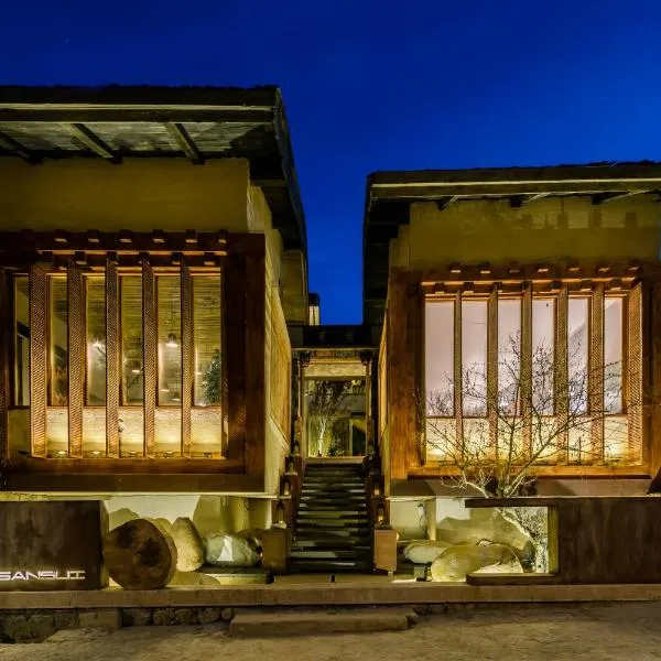 Shangri-La Karesansui Hotel, hotel i Shangri-La