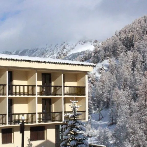Les Carlines, hotel in Vars