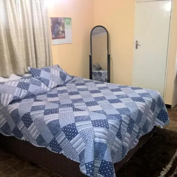 Furnished self-catering bedsitter, hotel in Lusaka