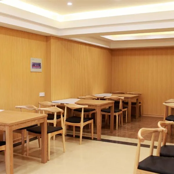 GreenTree Inn Anhui Fuyang Yingzhou district Positive base capital Business Hotel, hotel a Fuyang