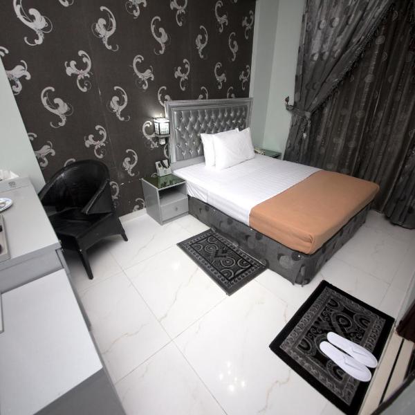 White Fort Hotel, Dubai