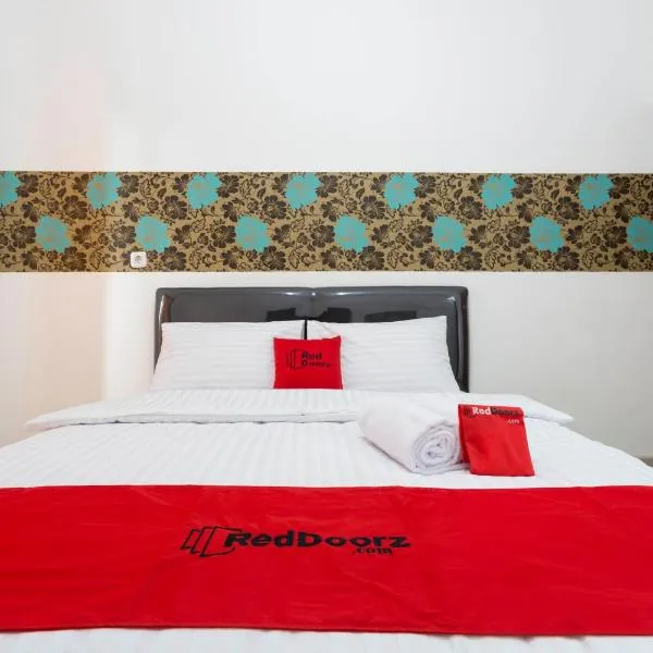 RedDoorz Plus @ Boulevard Residence BSD, hôtel à Tangerang