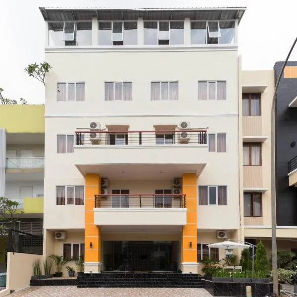 RedDoorz Plus @ Boulevard Residence BSD, hotel in Tangerang