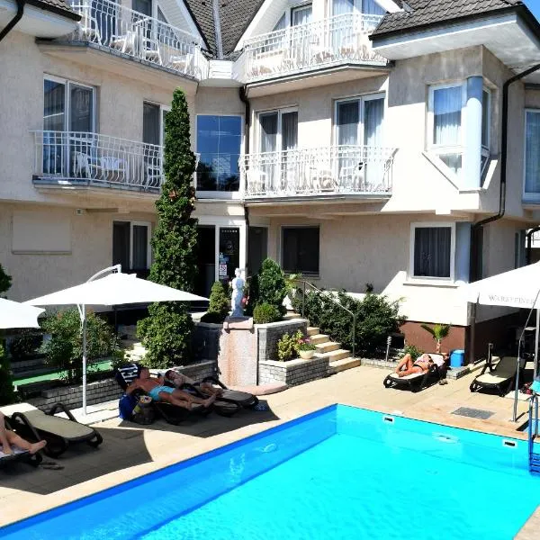 Hotel Diana, hotell Siófokis