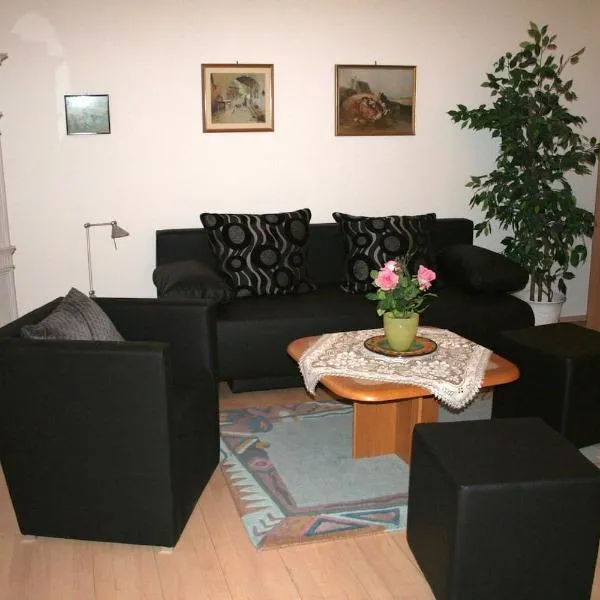 70m² großes Apartment mit Gartenzugang, hotel in Vienna