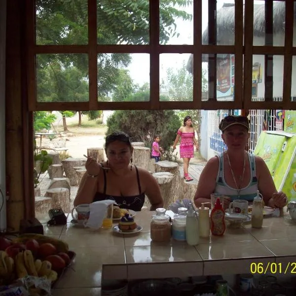 Hostal Camping Beach, hotel in Salinas