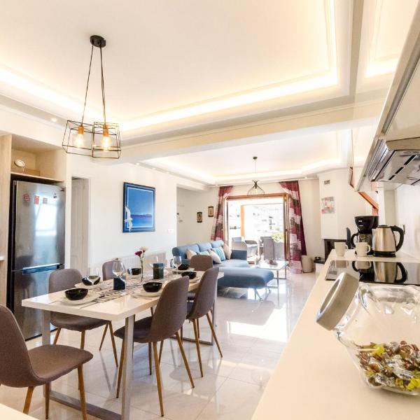 Leo - Unique Glyfada Apartment