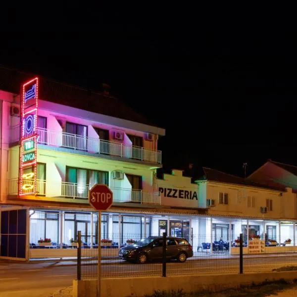 Motel "Tri lovca", hotel i Knin