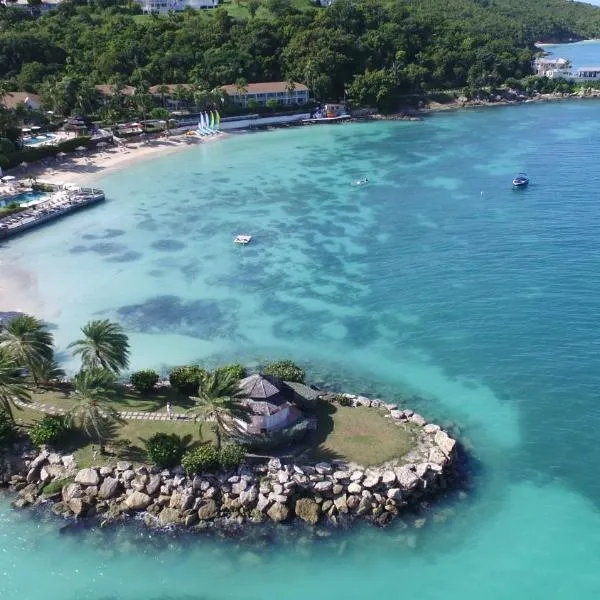 Blue Waters Resort and Spa, Hotel in Saint Johnʼs