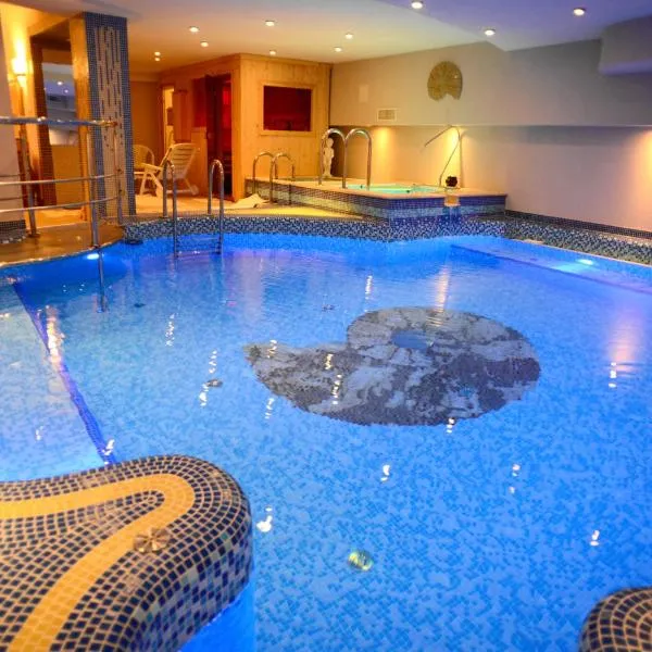 Hotel Balaton Fonyód、フォニョードのホテル