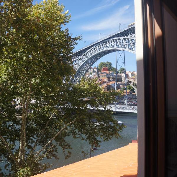 Amazing River Views - Apartment 2 ensuit bedrooms, free parking