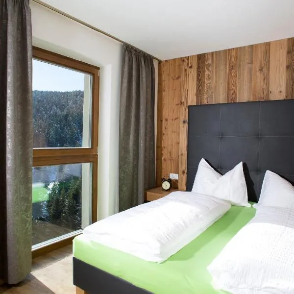 Familyparadies GAMPLALM, hôtel à Lana