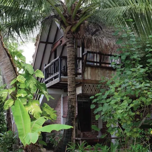 Panji Panji Tropical Wooden Home, hotel in Pantai Cenang