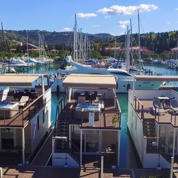 Floating Sea Houses MARINA LUX