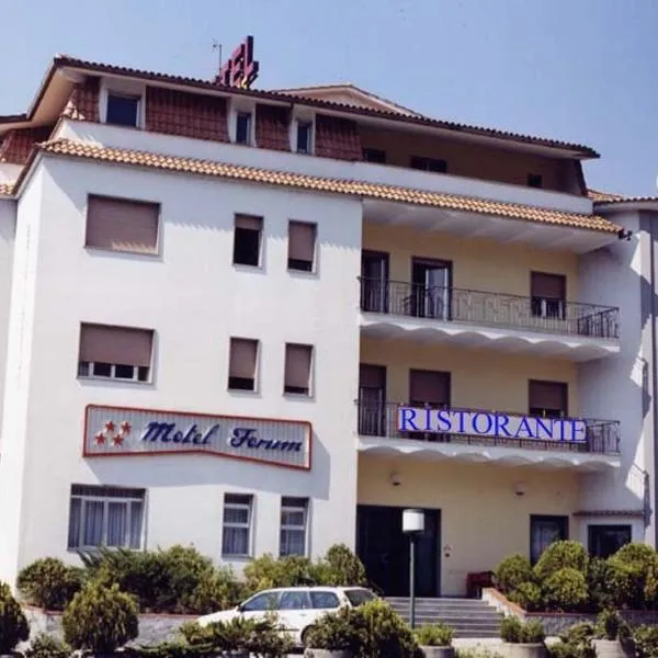 Motel Forum, hotel a Polla