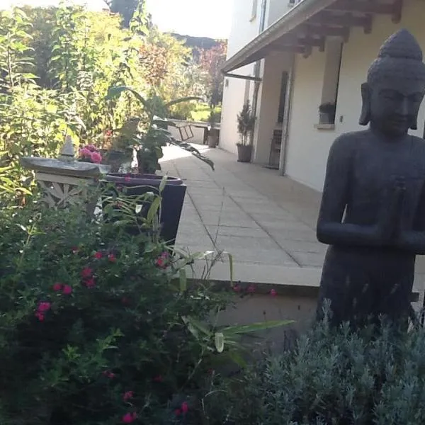 Maison d'hôtes Les Coudreaux, Hotel in Rueil-Malmaison