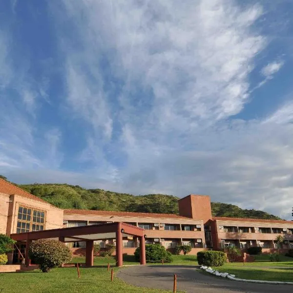 Pinares del Cerro Resort & Suites, hotel in Villa Carlos Paz