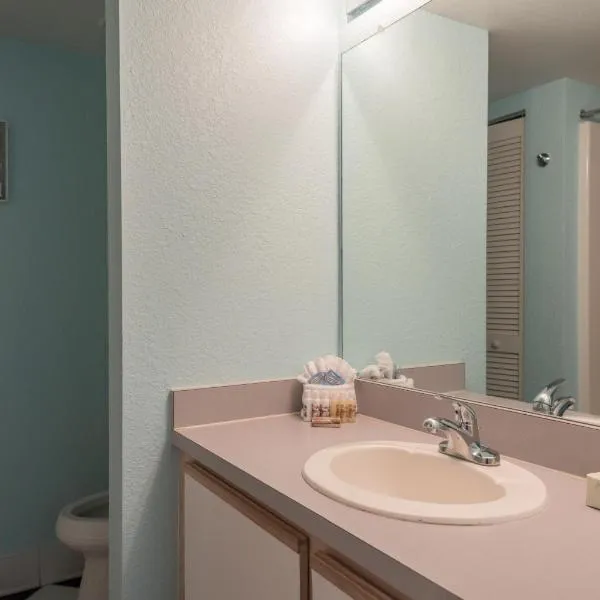 Sunrise Suites Saint Lucia Suite #201, hotel in Key West