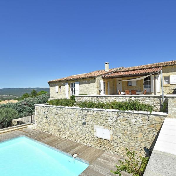 Celebrity style Villa in Roussillon with private pool and garden with views