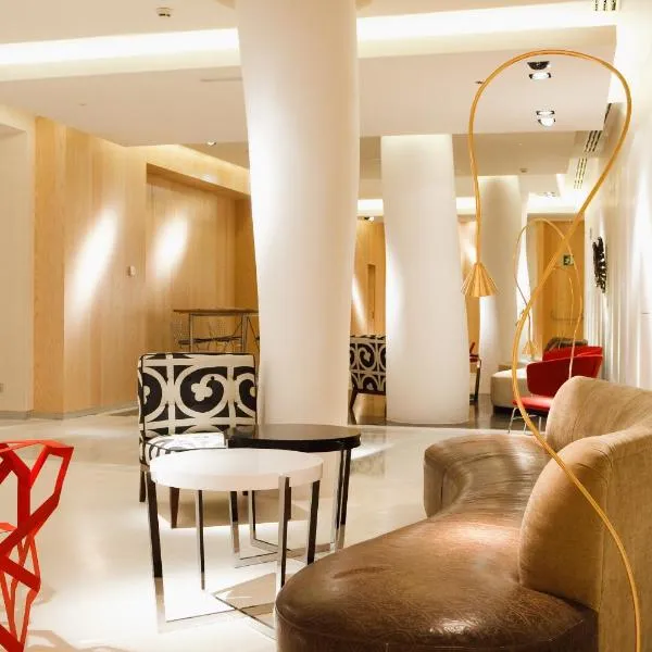 Hotel Alfonso: Zaragoza şehrinde bir otel