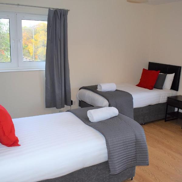 Kelpies Serviced Apartments Callum- 3 Bedrooms- Sleeps 6