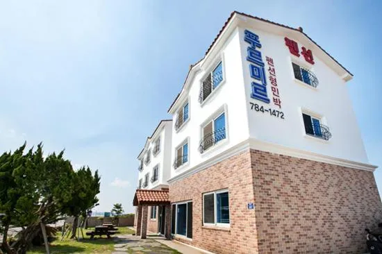 普爾米爾旅館，西歸浦的飯店