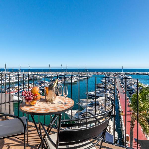 Puerto Banus first line with sea and Marina views