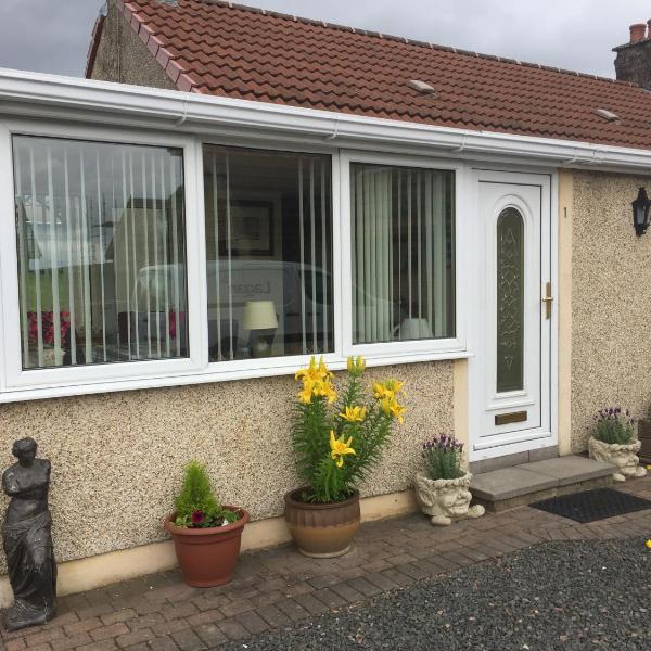 Honeysuckle-Peaceful Scottish Cottage with Hot Tub