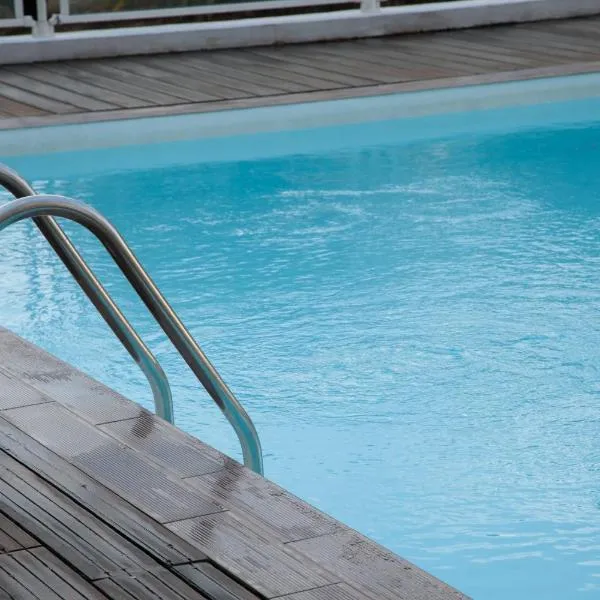 Studio With Swimming Pool 80 meters near the beach，尼斯的飯店